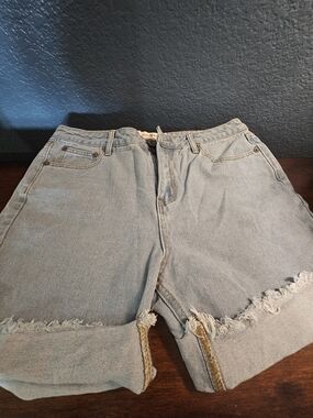 Umgee Light Blue Denim Shorts with Contrast Stitching